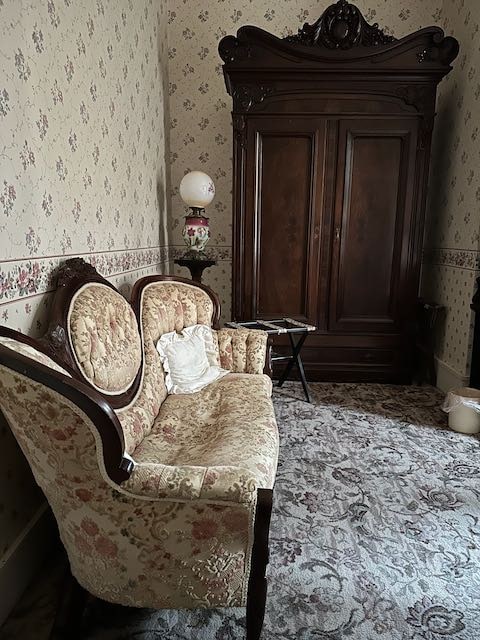 Kintner Inn Settee